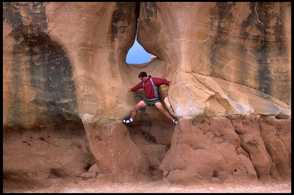 Dave_bouldering_Devils_Garden